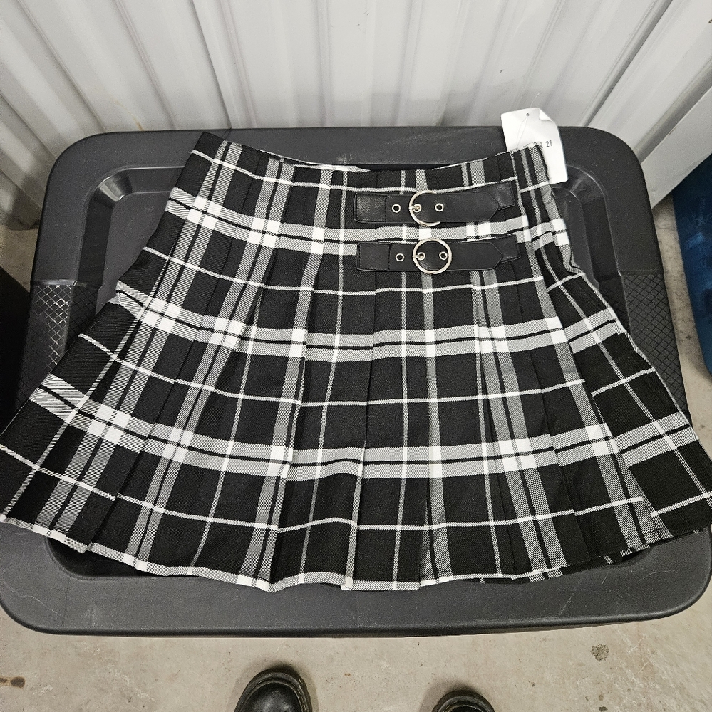 NWT Forever21 black plaid skirt xs